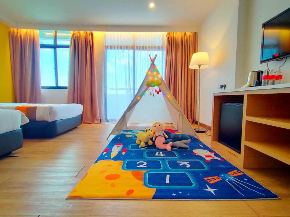 Hotel Sentral Seaview @ ​Beachfront Tanjung Bungah  Exterior foto